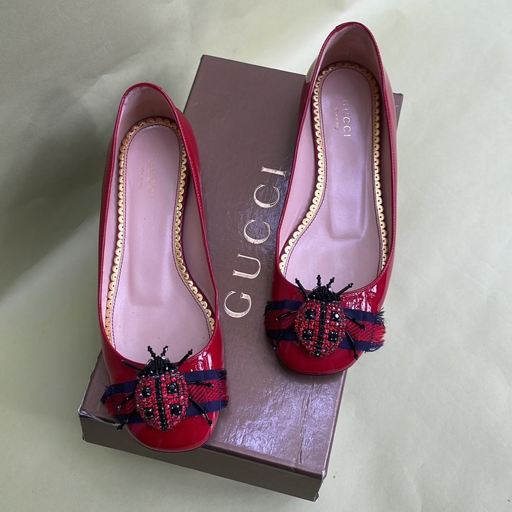 Dark red Gucci patent leather flats with sparkly ladybug 🐞 in the box - Picture 7 of 15